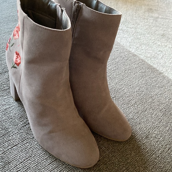 Report Macy’s Suede Embroidered Bootie FP Zara H&M Nine West 10 NWOT - Picture 7 of 14